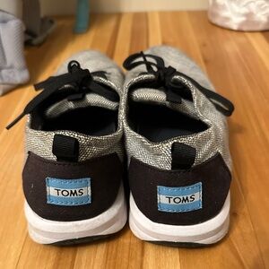 Toms sneakers, women size 9